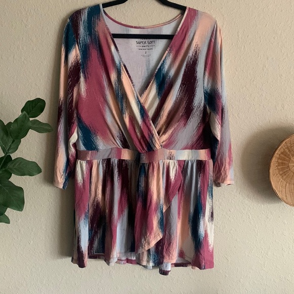 Torrid faux wrap top - Picture 1 of 5